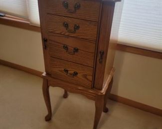 PETITE OAK JEWELRY CHEST