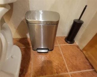 5 GALLON BATHROOM SIZE TRASH CAN