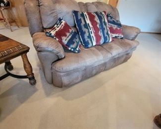 MANUAL DUAL RECLINE LOVESEAT