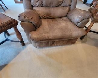 MANUAL RECLINE OVERSIZED CHAIR