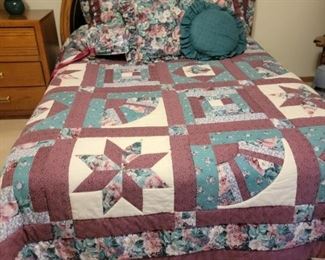 FULL SIZE BEDDDING ENSEMBLE