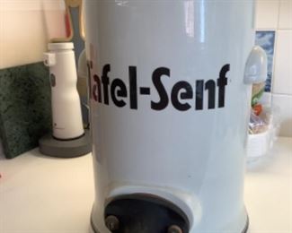 “Table Mustard” dispenser