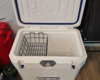 Rolling cooler 50 quart