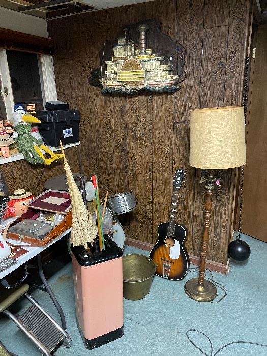 ATTENTION ESTATE SALE JUNKIES AND COLLECTORS!! starts on 9/29/2022