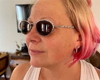 Who is behind those Foster Grants?