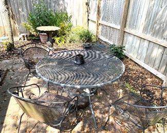 Great Condition Iron Table and Four chairs