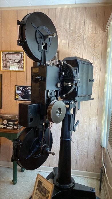 https://www.ebay.com/itm/115536301537	NW1001 ANTIQUE Silent Film Projector TYPE PS-22 RCA Photophone
