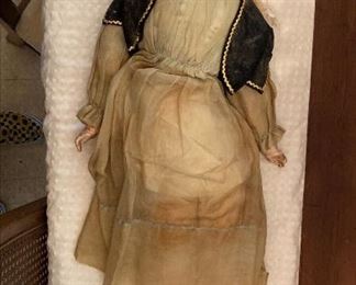 https://www.ebay.com/itm/125526184701	NW1002 ANTIQUE 1875 BABY DOLL WITH SLEEPY EYES AND WOODEN BOX
