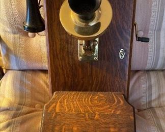 	https://www.ebay.com/itm/125528284463	NW1013 ANTIQUE HANDCRANK WALLMOUNT TELEPHONE W BATTERIES NORTHERN ELECTRIC CO
