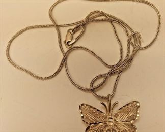 https://www.ebay.com/itm/125532291488	RAB3045 VINTAGE 26 INCH STERLING SILVER FOXTAIL CHAIN & BUTTERFLY CHARM	Auction	Starts 09/30/22 After 6 PM
