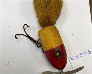 https://www.ebay.com/itm/115541116875	NW5913 - BIG Hand Painted Wood Antique Lure 8"
