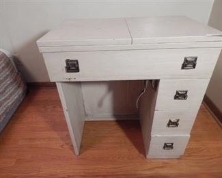 Vintage Montgomery Wards 7 Jewel automatic zigzag sewing machine.