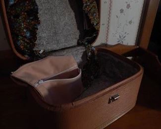 Vintage Peach Coloured Makeup Case