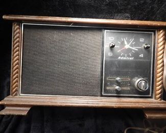 Vintage Admiral AM FM radio