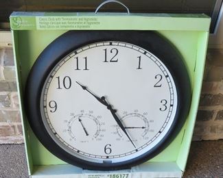 Outdoor clock