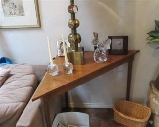 Nice Mid-century Tri-angle corner table. 