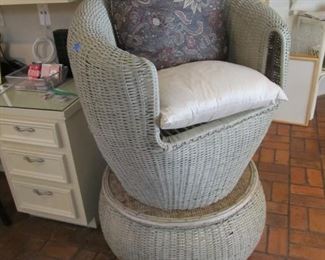 Nice wicker chair w/ table.