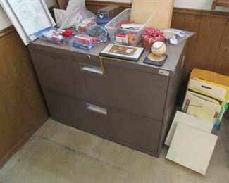 Lateral file cabinet, a great size that holds a lot!