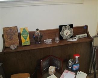 A cute vintage shelf!