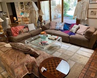 A fun 70s mod sectional pit couch in great condition and very clean! Well cared for!  It can come apart and put together in any combination.