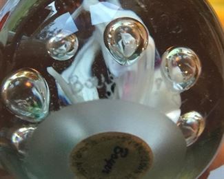 A closer look at the Boyer signature and the paper label affixed to the bottom.