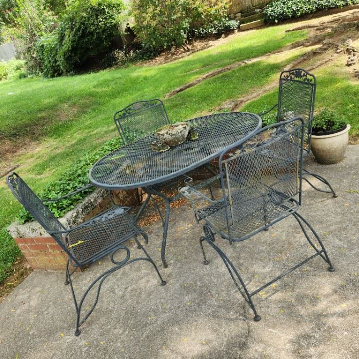 outdoor table w/ 4 chairs