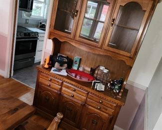 dining room hutch/china cabinet