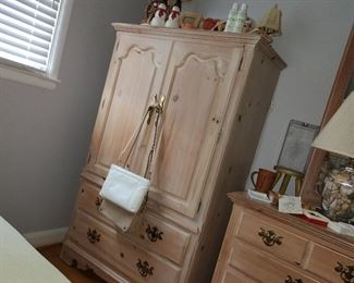 Thomasville Queen bedroom set