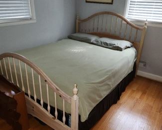 Thomasville Queen bedroom set