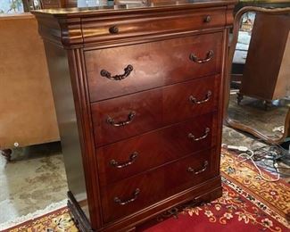 LIBERTY FURNITURE INDUSTRIES CO. Rustic Traditions, 5-Drawer Wooden Chest with Felt-Lined Top Drawer, Rustic Cherry, VERY well-made 