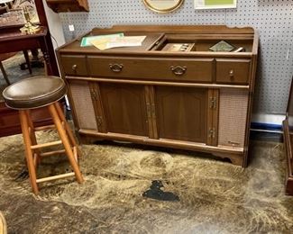 c. Early 1960's, MAGNAVOX Micromatic Stereophonic High Fidelity Stereo in Walnut Cabinet 
