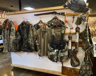 XL, 2XL, and 3XL Jackets and Hunting/Fishing Clothing (Men's)