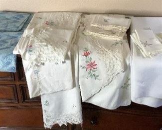Christmas Table Linens