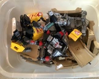  Lincoln Logs & Legos