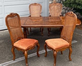 Henrendon Table & Chairs