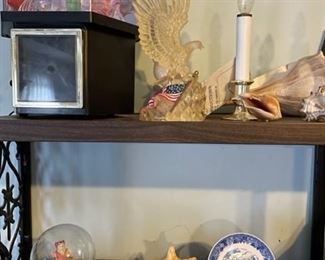 Decorative accessories.