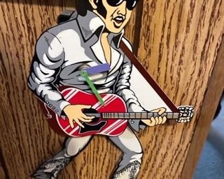 Selection of Elvis items - clock, books, trading cards, pictures, puzzles and much more!!