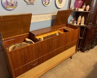 MID CENTURY MODERN - GERMAN GRUNDIG MAJESTIC MUSICAL INSTRUMENT CONSOLE