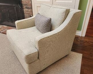 32h x 33w x 40d with casters