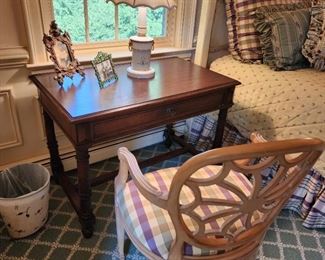 chair: 36h x 24w x 19d