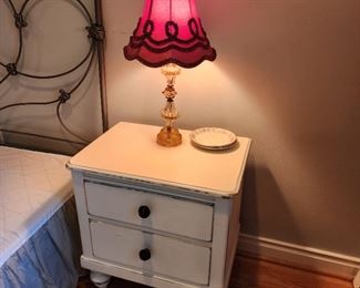 26h x 24w x 17d (2 available), lamp: 22"h (2 available)