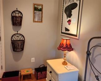 26h x 24w x 17d (2 available), lamp: 22"h (2 available)