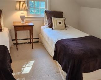 table: 28h x 20w x 18d, lamp: 22"h