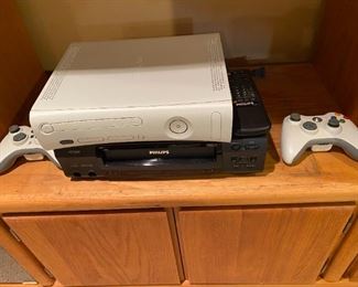 XBOX 360 w/ 2 Controllers 