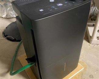 GE Dehumidifier - Model No. ADEL70LWQ2                      72 pints / 24 hr 