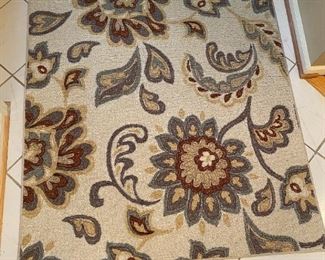 Rug                                                                                                 Measures: 4' x 5' 6"