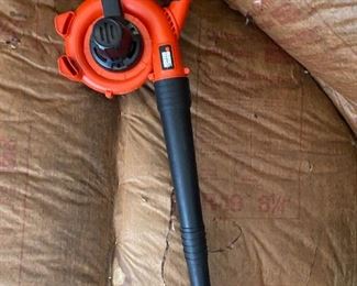 B&D battery powered leaf blower