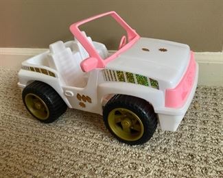 Barbie pink and white Jeep
