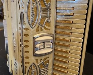 Lira Centro Matic Accordion     
  https://ctbids.com/estate-sale/17888/item/1780284