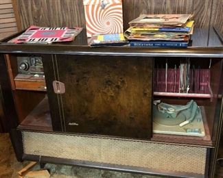 Kuba Stereo Console                      
 https://ctbids.com/estate-sale/17888/item/1780744